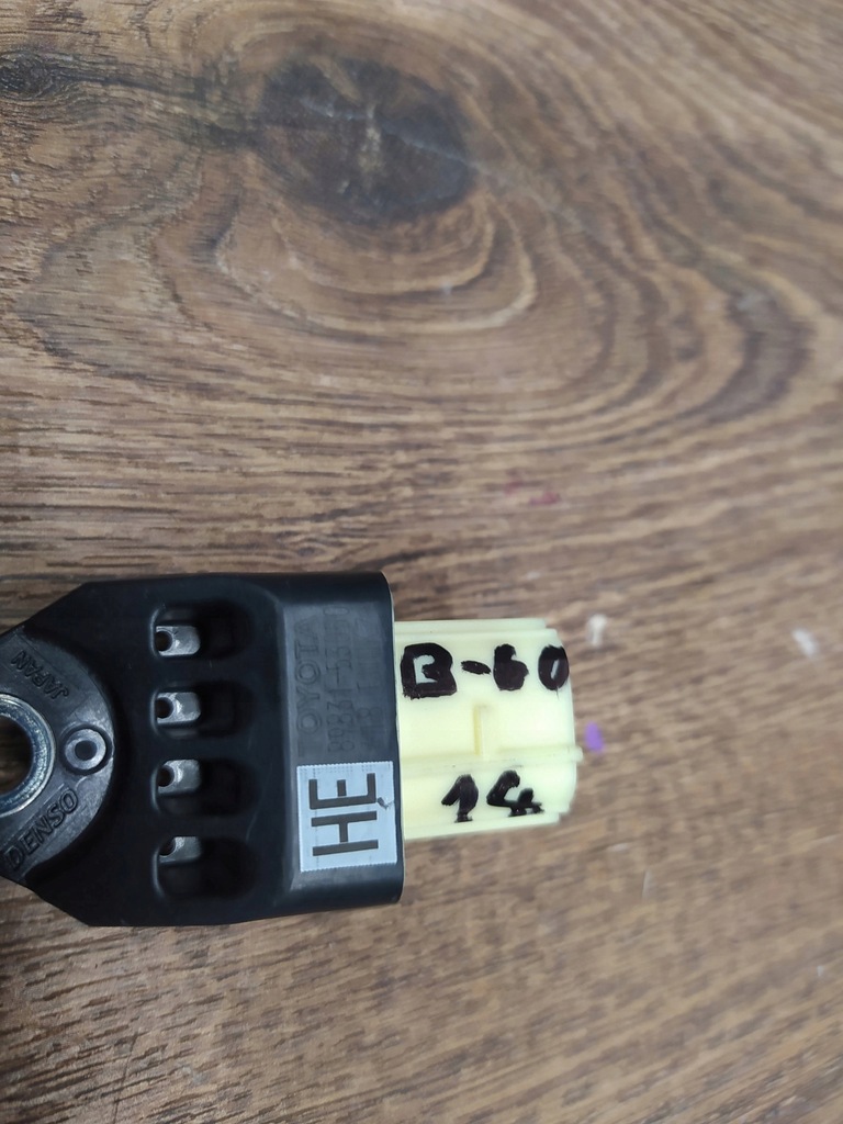 фото №9, Lexus is300h 89831-12040 датчик ударный