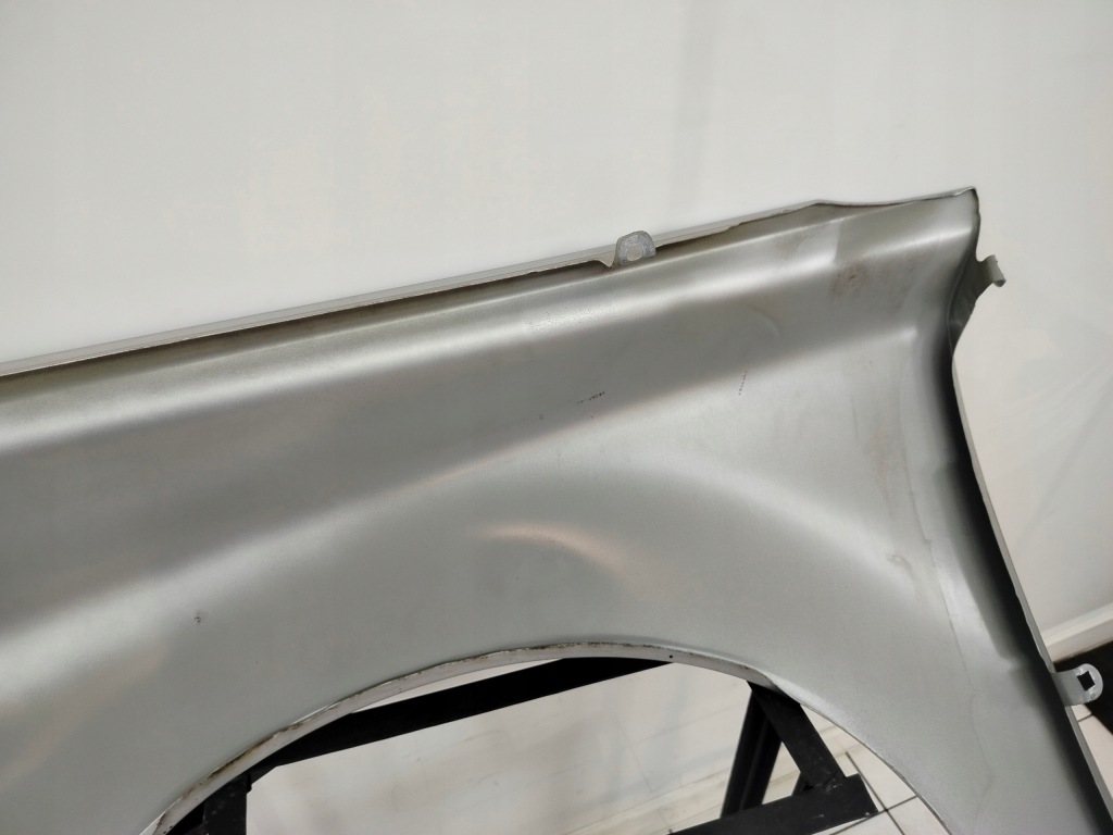 Volvo v50 s40 2 04r- крило правий перед передній 426 Оригінал