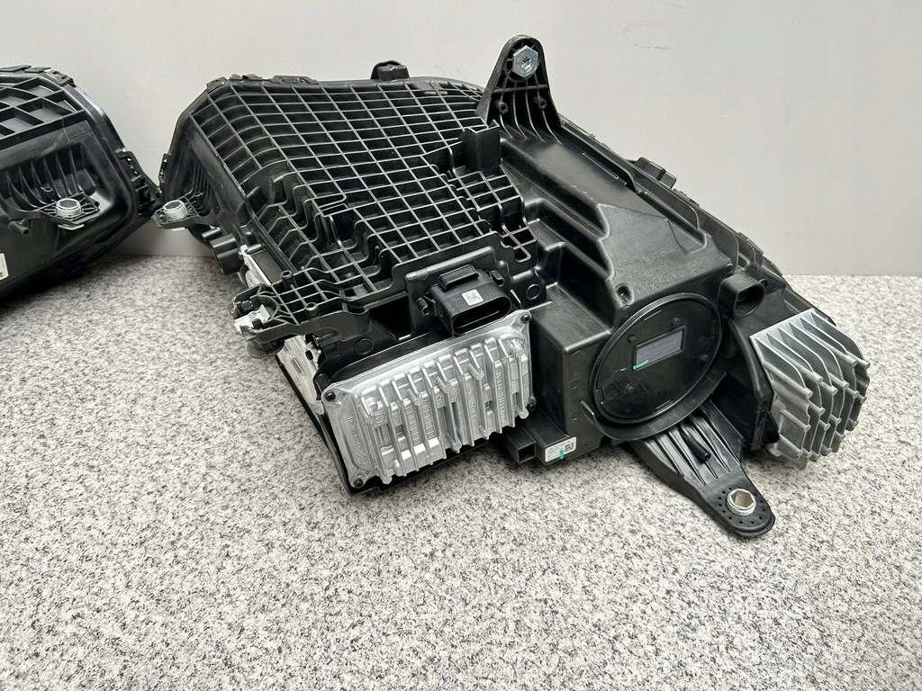 фото №13, Mercedes eqs suv 296 x296 usa комплект лампа правая левая digital light