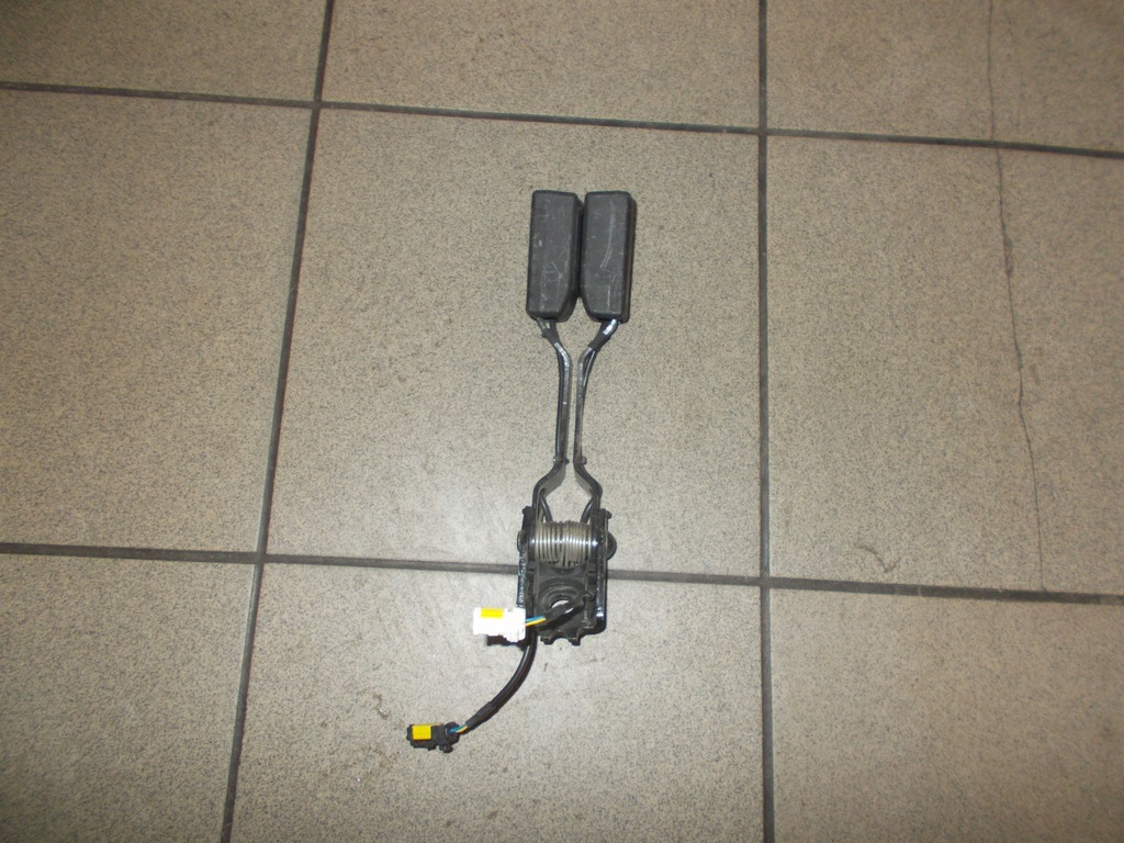 фото №1, Клипса ремней 3 ряд citroen c4 grand picasso 06-13