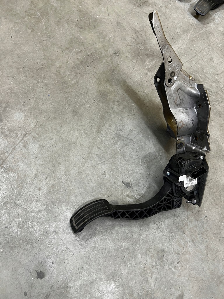 фото №1, Педаль газа потенциометр citroen c4 picasso ii peugeot traveller expert iii