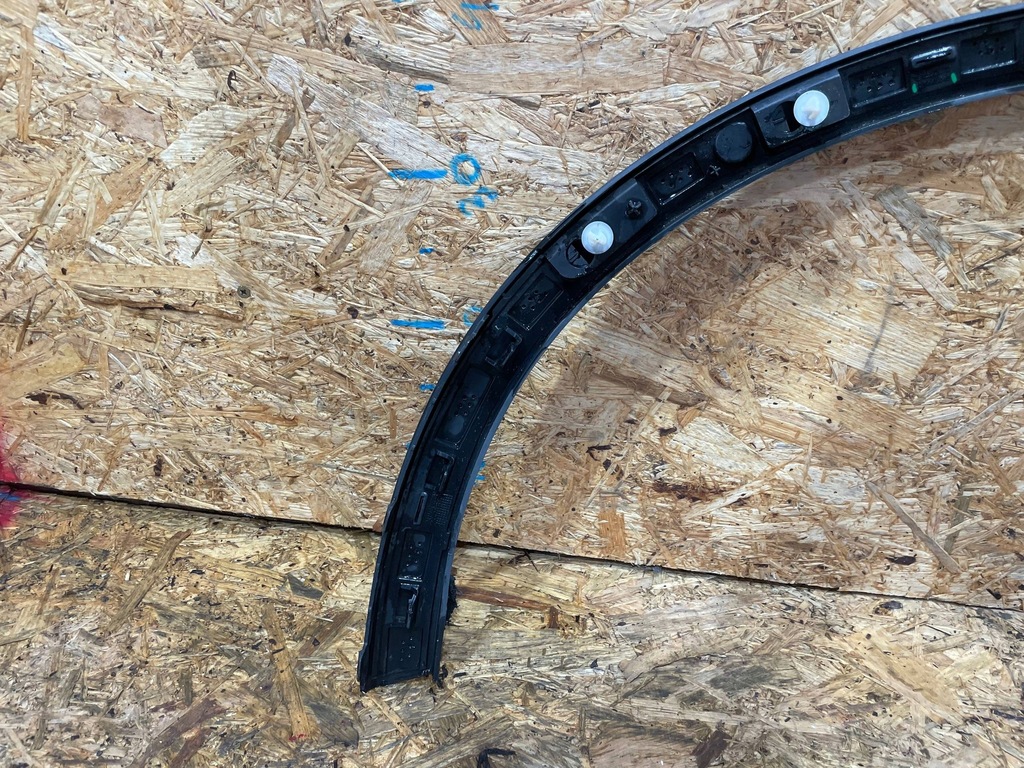 фото №7, Volvo xc40 xc-40 17- молдинг накладка na крыло правый перед передняя