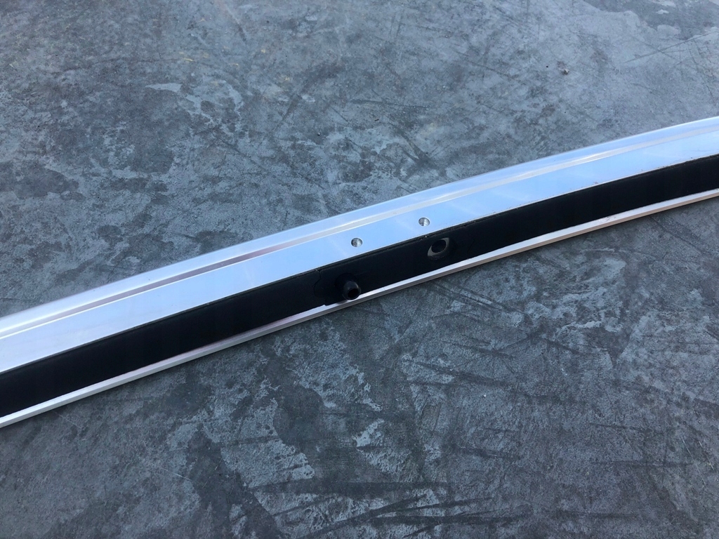 Купить Рейлинг крышный левое  audi e-tron 55 4ke lz7f z7f