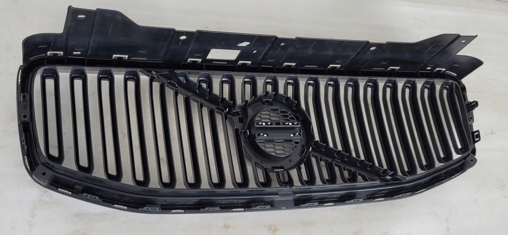 фото №14, Решітка радіатора хром значок решітка радіатора бампера volvo xc60 ii 2017- momentum