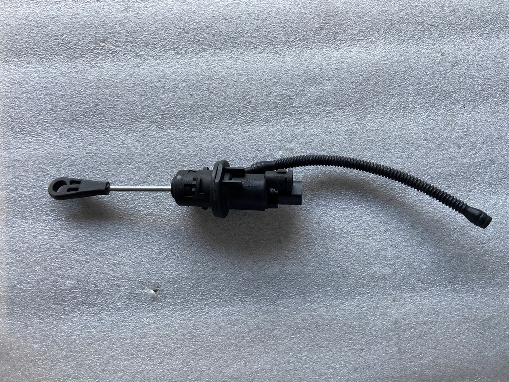 фото №1, Цилиндр сцепления помпа сцепления a4 b8 8k1721401a