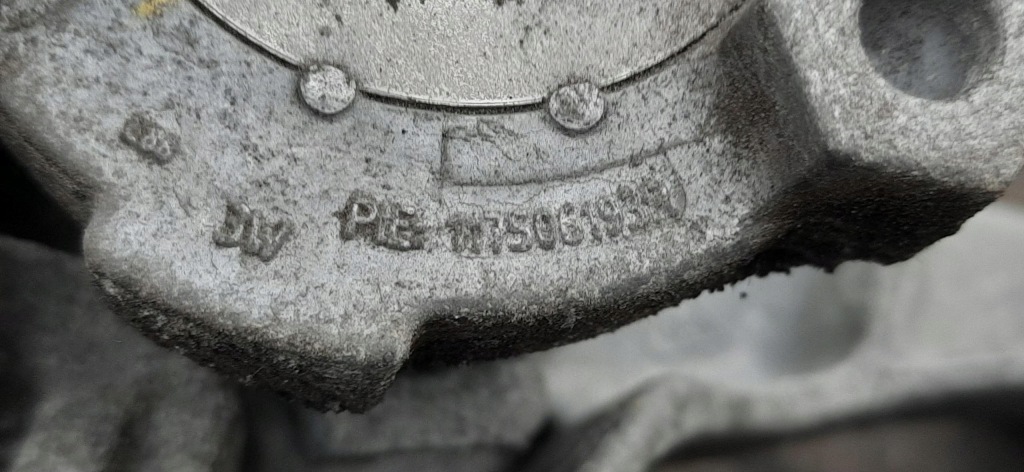 Купити Кронштейн кронштейн кронштейн генератора 1.2tce renault clio iv 117108063r