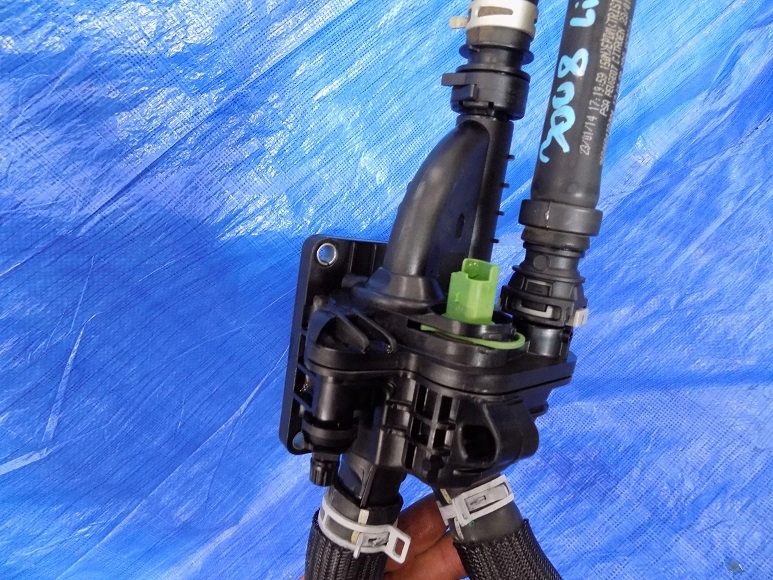 фото №4, Корпус термостата шланги peugeot 3008 lift 1,6 ehdi