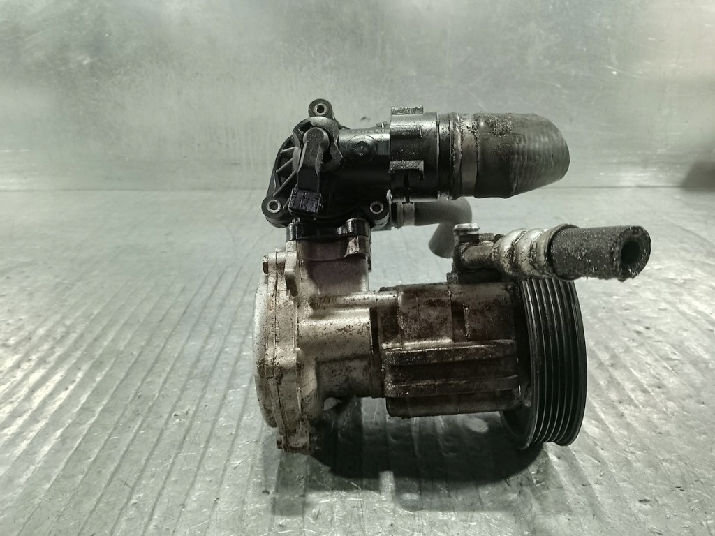 Насос усилителя воды bmw e46 рестайлинг  2.0 Киев