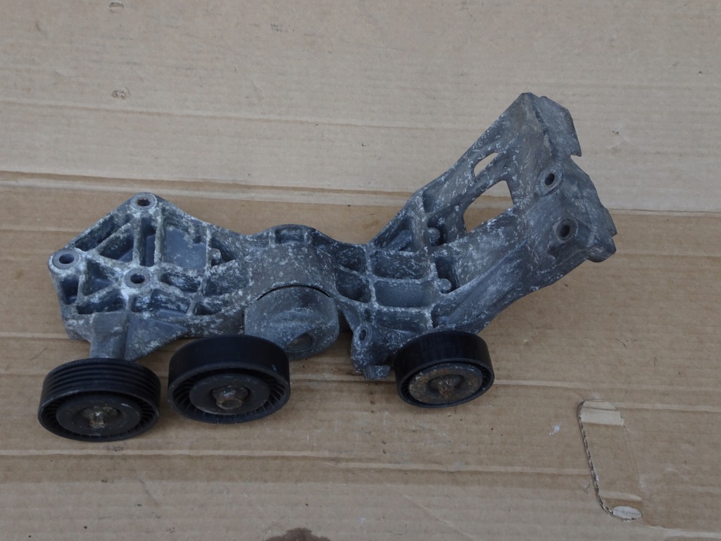 Купити Mercedes b-klasa w245 2.0t кронштейн генератора