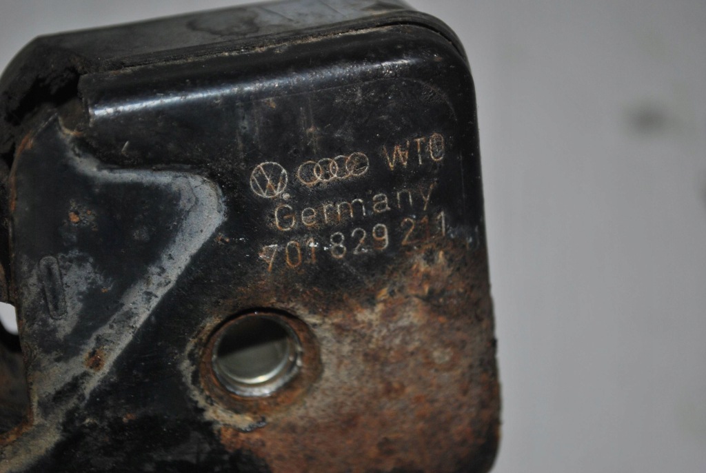 Замок kalpy багажника vw t4 transporter 2.5 701829211 Недорого