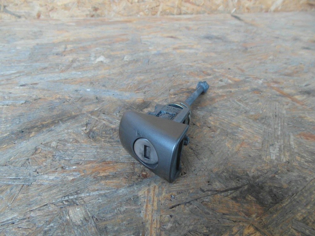 фото №1, Peugeot 2008 вкладка замка дверь заглушка левая g