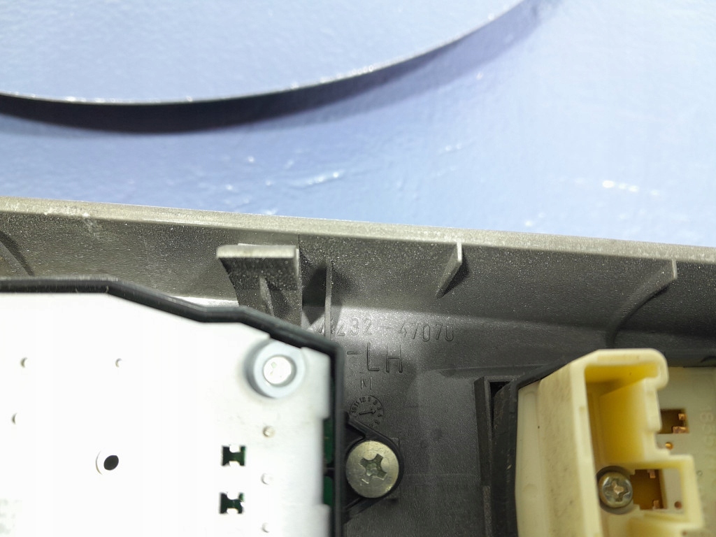 фото №8, Toyota prius ii панель керування вікон дзеркал 84820-47050