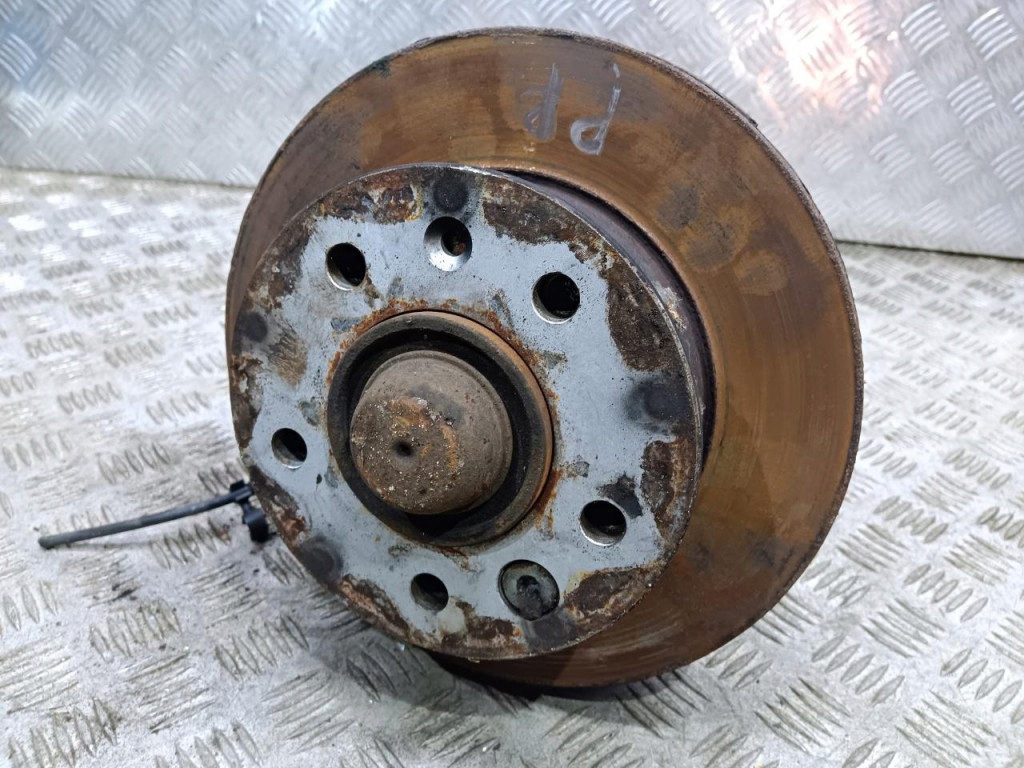 фото №1, Mercedes-benz sprinter 903 2.2 cdi поворотный кулак правый перед