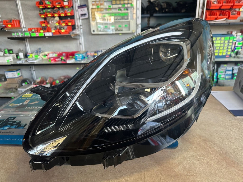 Купити Фара ліва фара ford puma 19- led