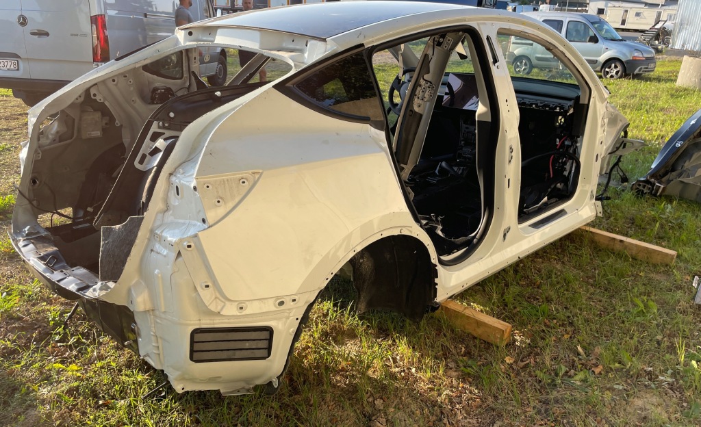 фото №4, Tesla y кузов