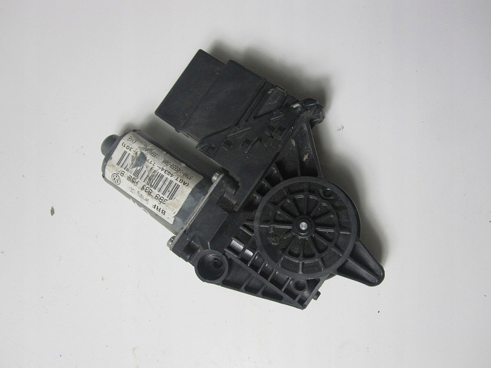 фото №9, Моторчик стекло задний правый vw passat b5 fl 04r