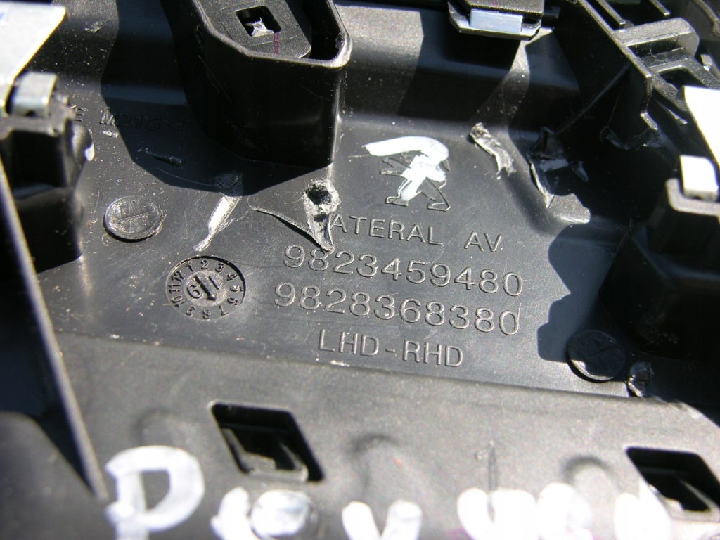 фото №10, Peugeot 208 ii 2008 ii права решітка обдув консолі 9823459480 9828368380