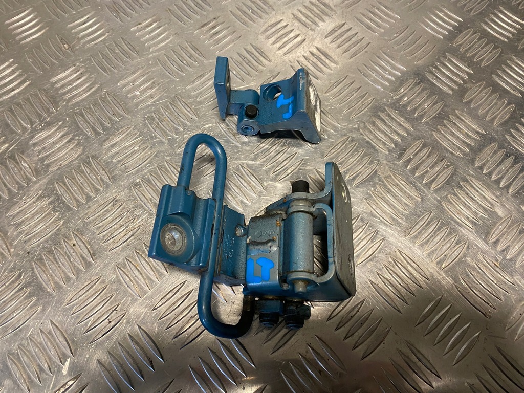 фото №1, Audi a3 8p петлі двері лівий задня lx5t