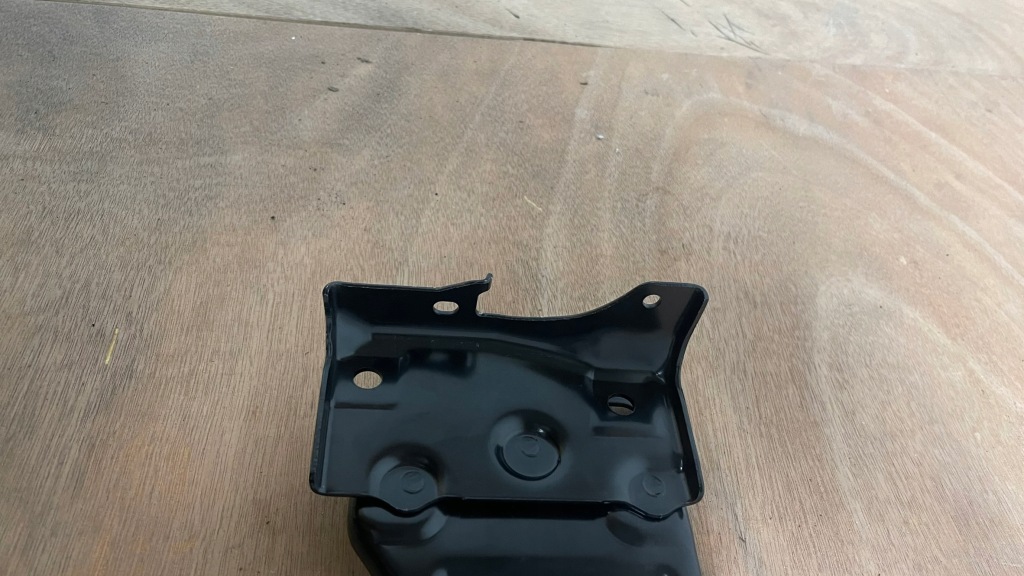 фото №9, Toyota land cruiser j150 направляющая кронштейн решётка перед левый 52103-60281