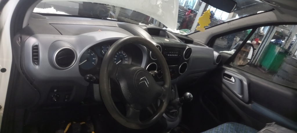 фото №1, Citroen berlingo ii iii partner стекло передняя лобовое скол 08-18