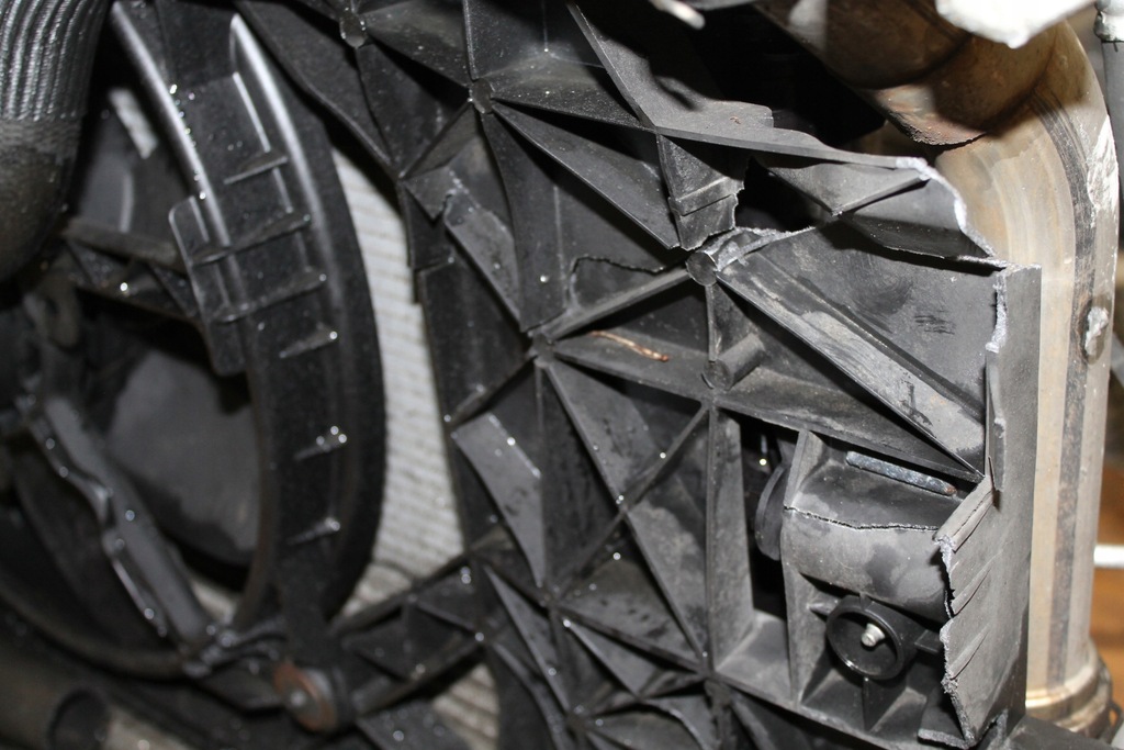 фото №8, Pas передній радіатор renault scenic iii 1.5 dci