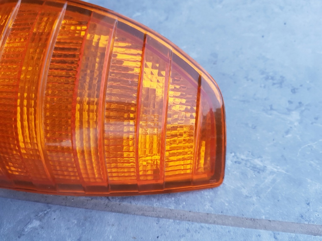 фото №6, Поворотник правый mercedes w123 fift