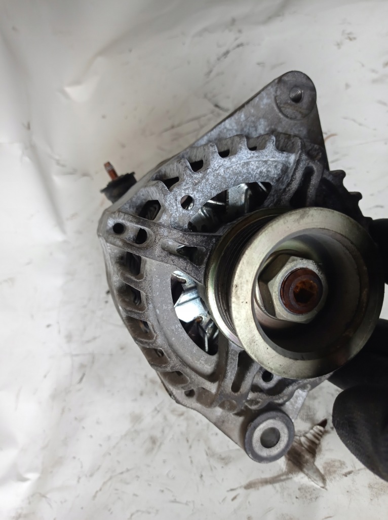 Генератор toyota yaris 1.3 vvti 270600j040 Киев