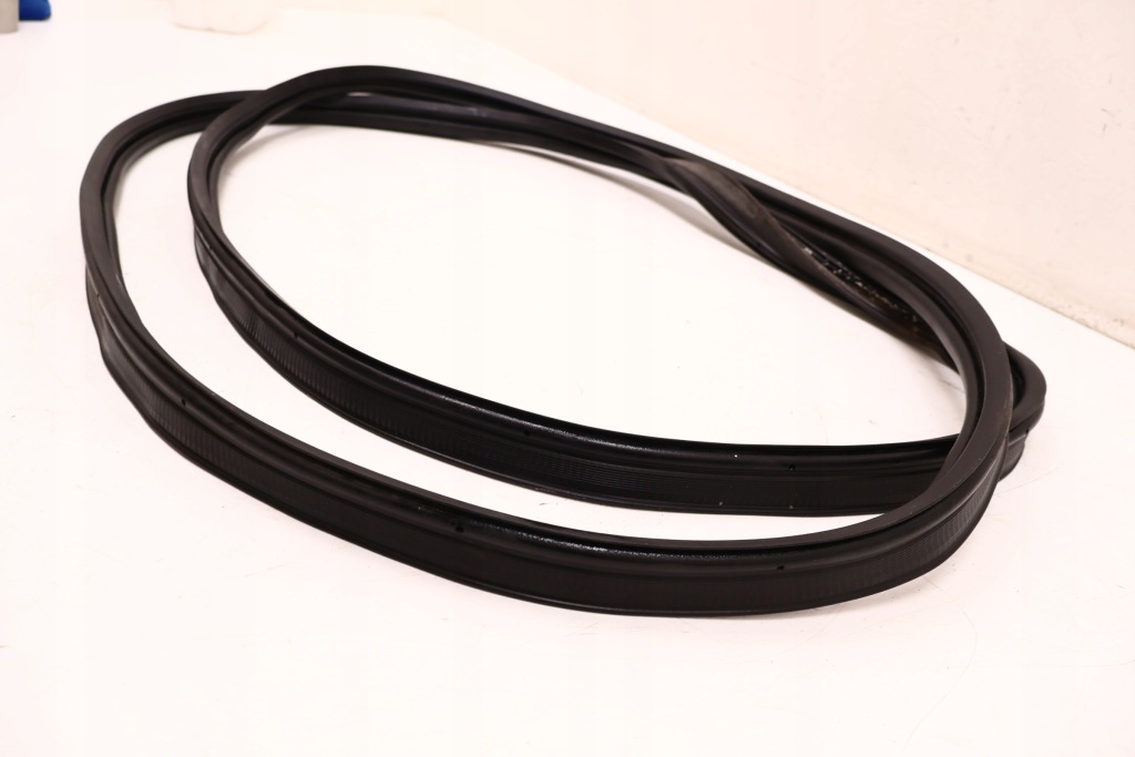 Maserati levante прокладка крышки багажника в Украине