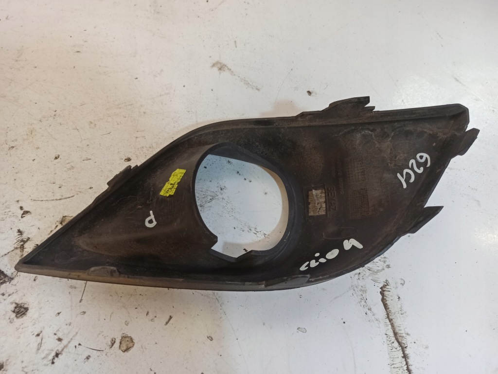 Renault clio 4 iv 0,9tce решётка бампера правая 261a39715r Киев