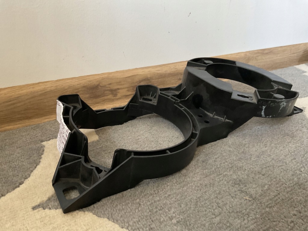 Bmw 3 e30 1987-1991 новая оригинальная правый  рамка фара в Украине