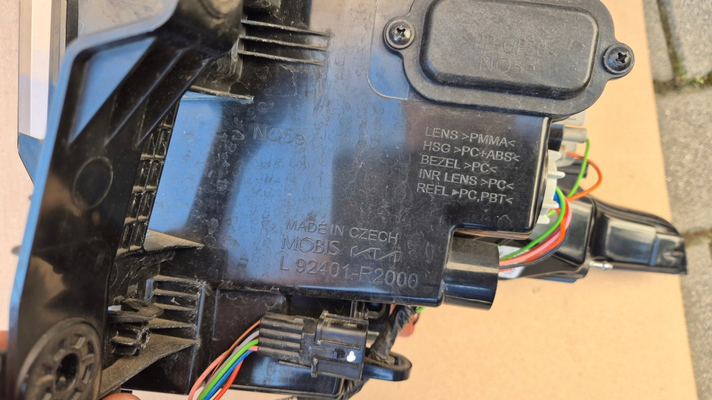 Купити Фара задня led лівий задні kia sportage v 5 2021- оригінальний номер 92401-r2000 європа оригінал.