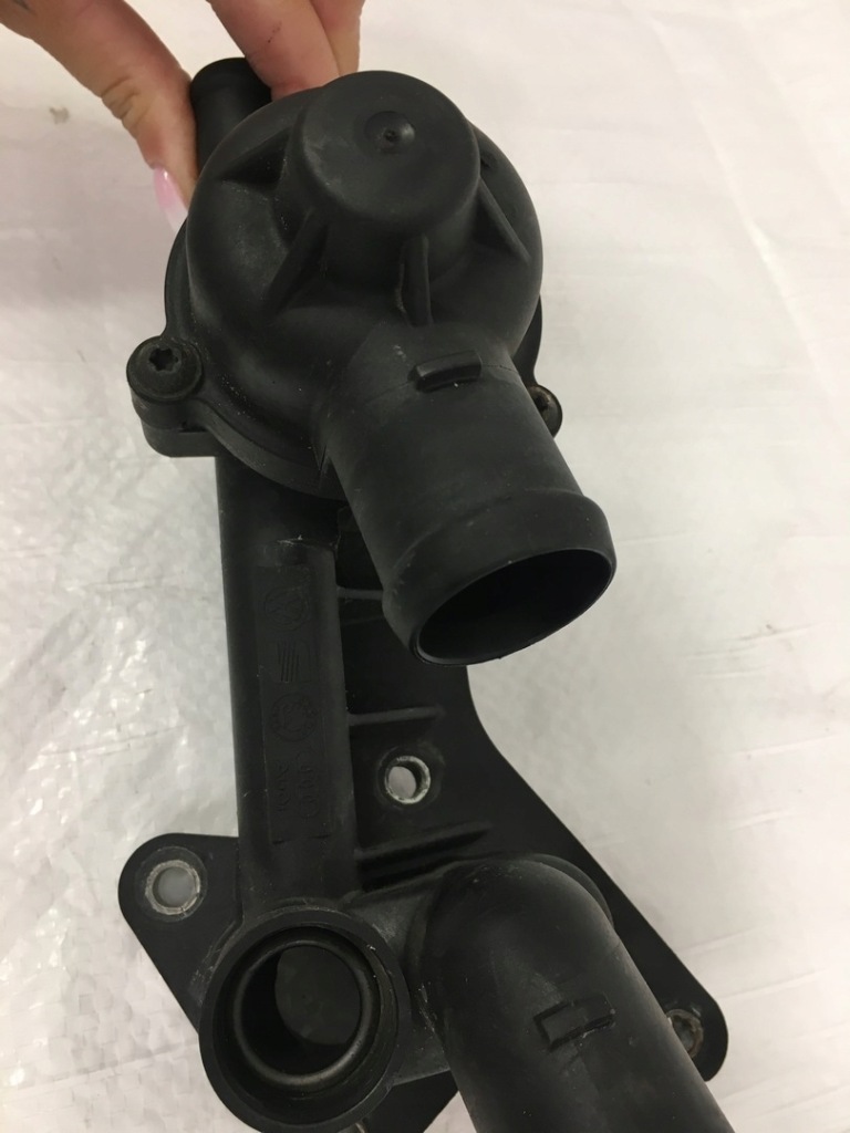 фото №14, Корпус термостата патрубок vw polo 6r v seat ibiza iv 1.2i cg 03c121111b