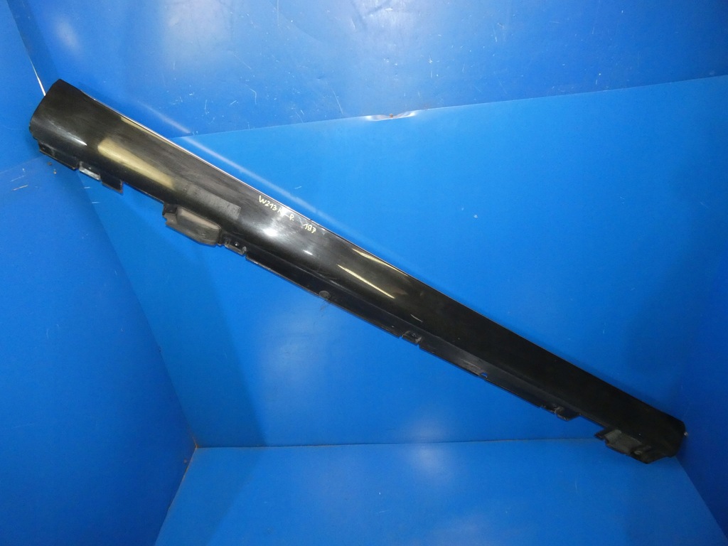 фото №1, Mercedes e klasa w213 молдинг порог правая