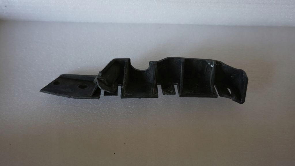 фото №1, Audi a3 8p - лівий напрямна бампера перед