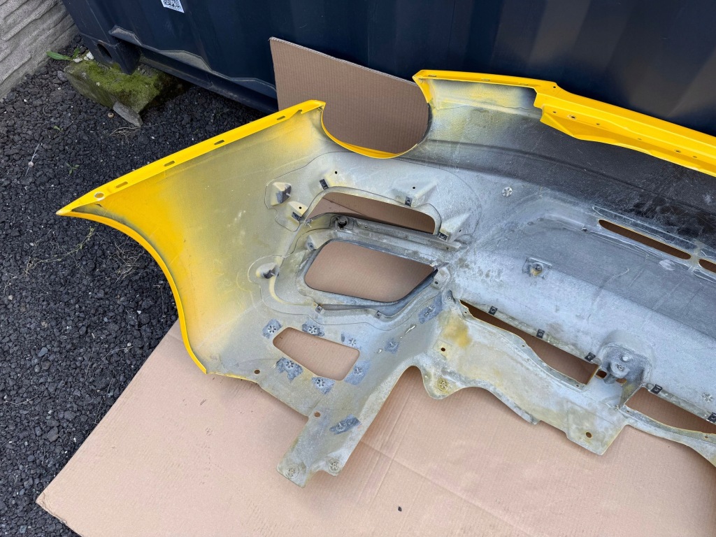 Бампер ferrari f12 tdf оригінал карбон super стан задній Зі Шроту