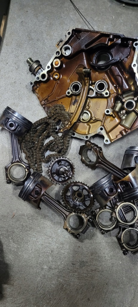 Купити Напрямна з двигун mercedes w126 sec 5,6 560 m117968... поршень