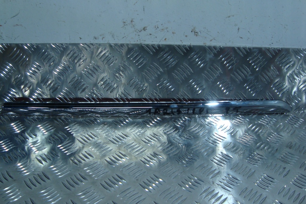 фото №1, Молдинг дверь правый перед хром toyota yaris iii 14-17 poznań