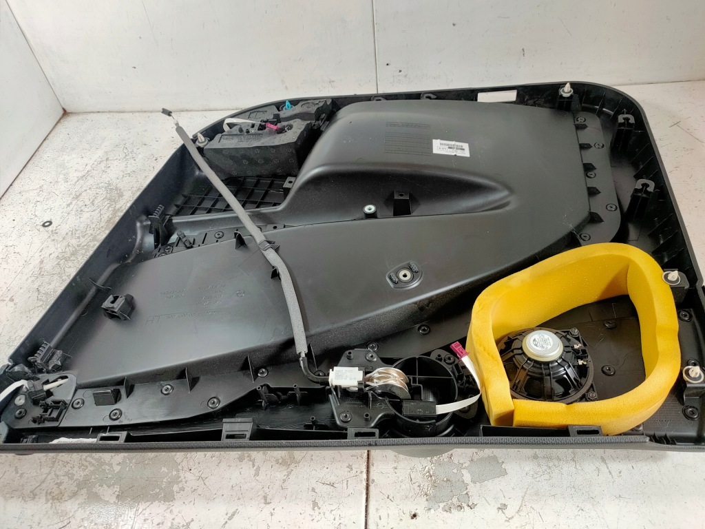 Обшивка левый 14697410 - mini cooper countryman r60 eu Доставка