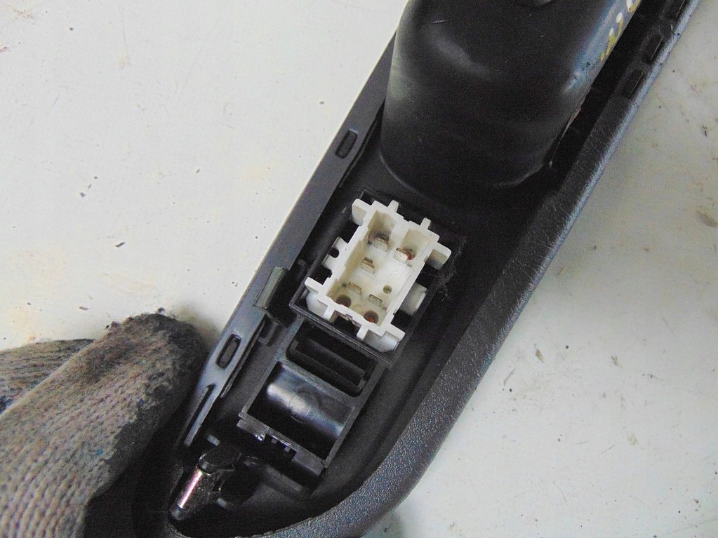 фото №7, Toyota avensis t22 00r панель переключатель левый задняя