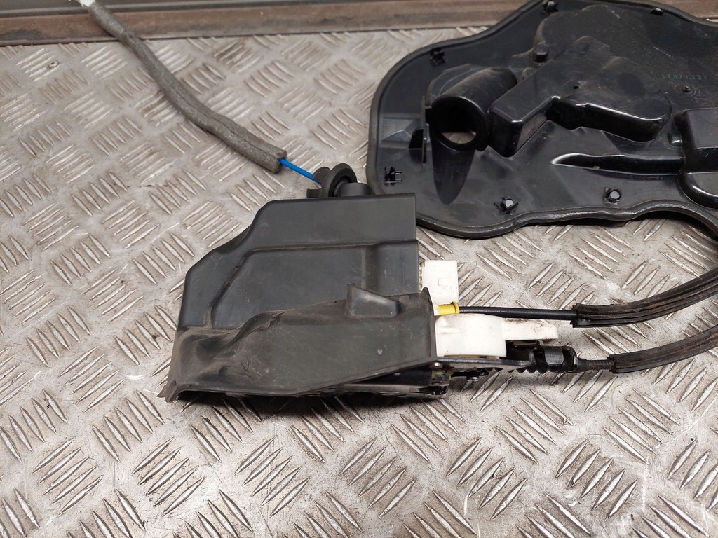 фото №8, Audi a8 s8 d4 4h 2013 задняя сторона правая моторчик доводчик дверь задних