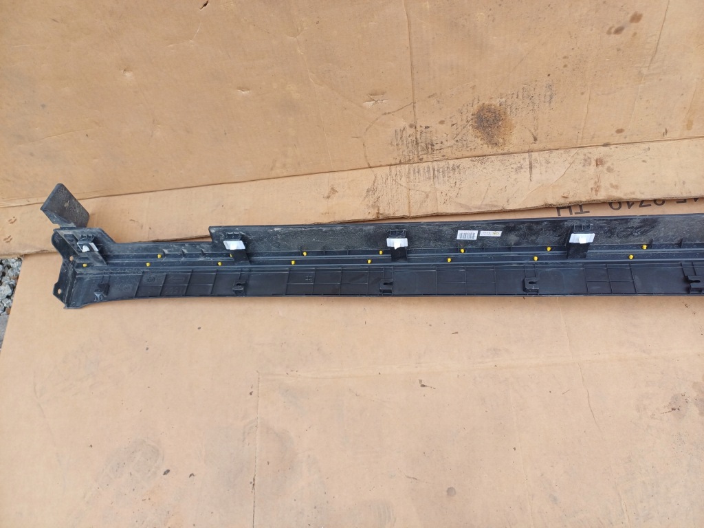 Накладка  накладка порога  правая hyundai santa fe v mx5 24+ 87752-p6000 в Украине
