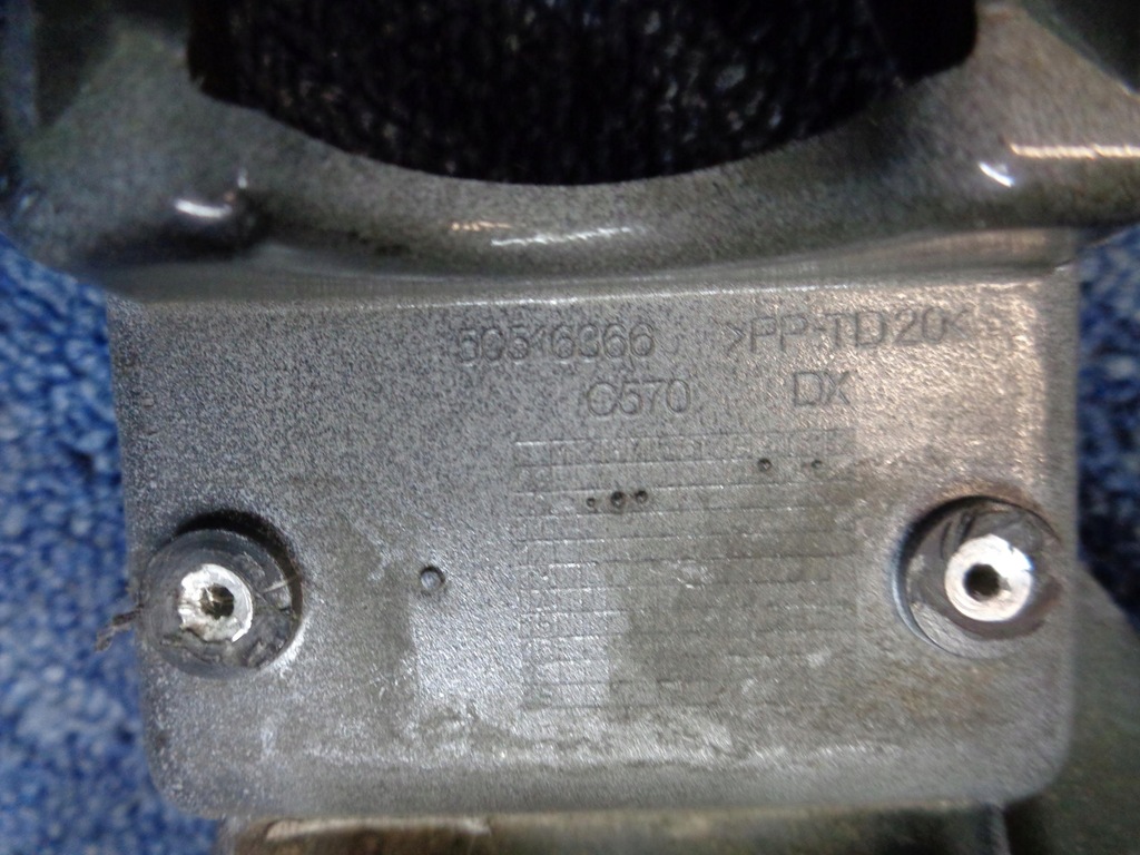 фото №8, Кронштейн розпилювача фара 50516366 alfa romeo giulietta правий