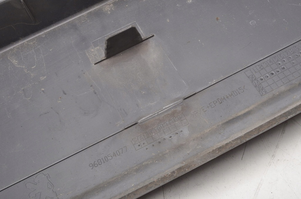 фото №13, Peugeot 207 молдинг бампера перед outdoor 9681054077