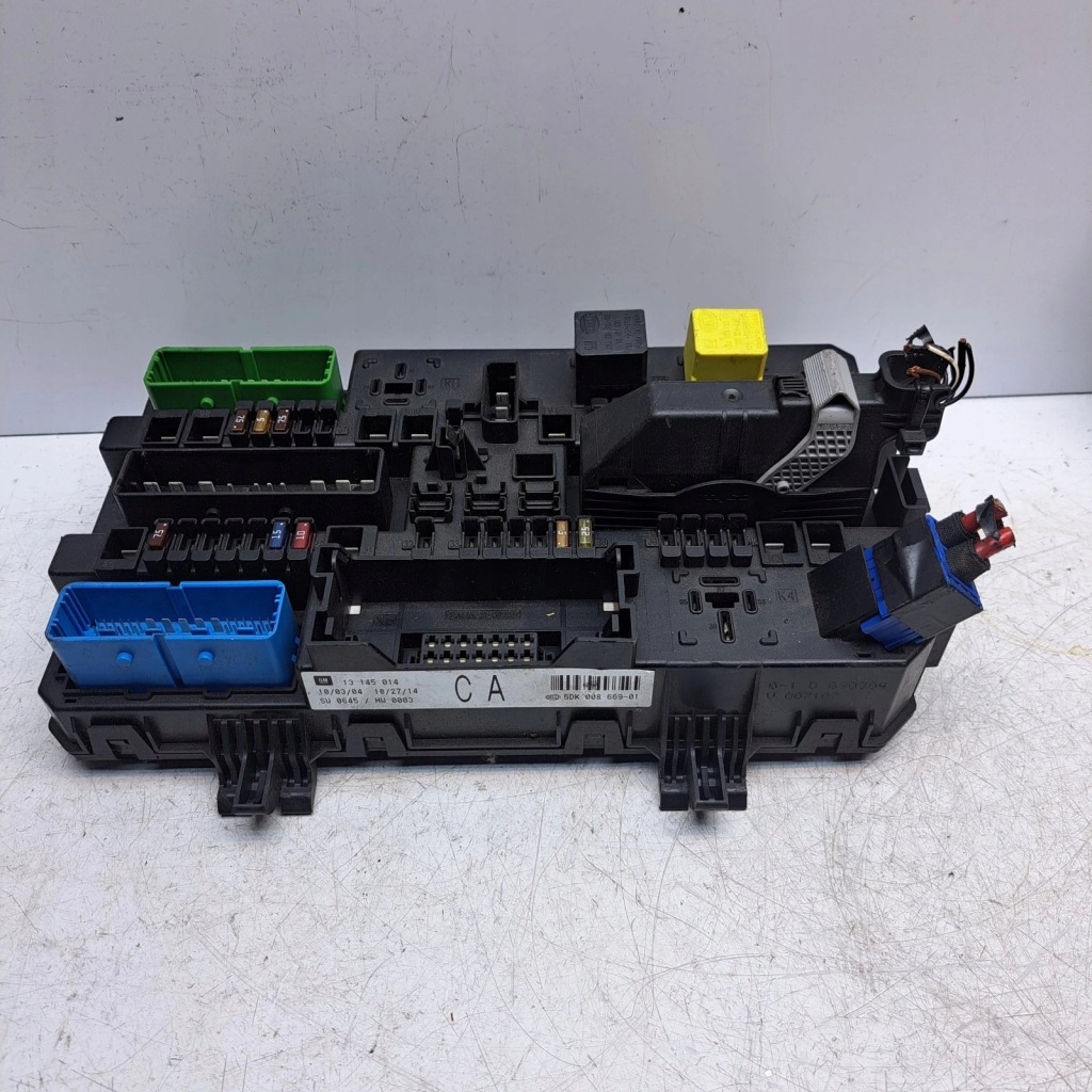 Купити Коробка запобіжників opel astra h iii 3 13145014