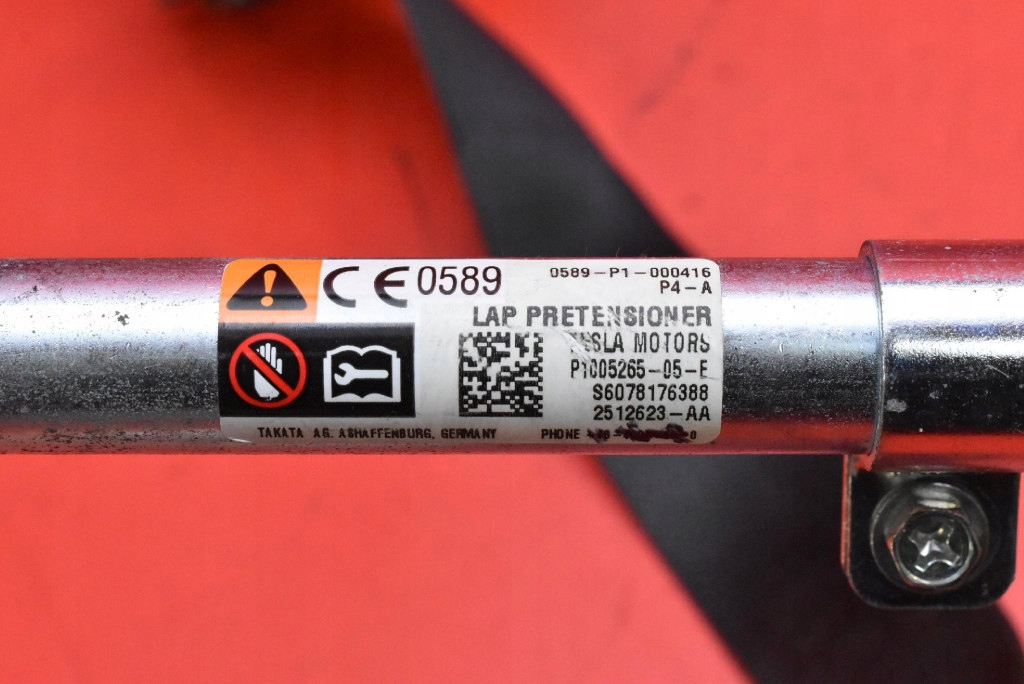 Купити Ремінь безпеки правий перед натягувач європа  1018788-00-a tesla model s 12-20