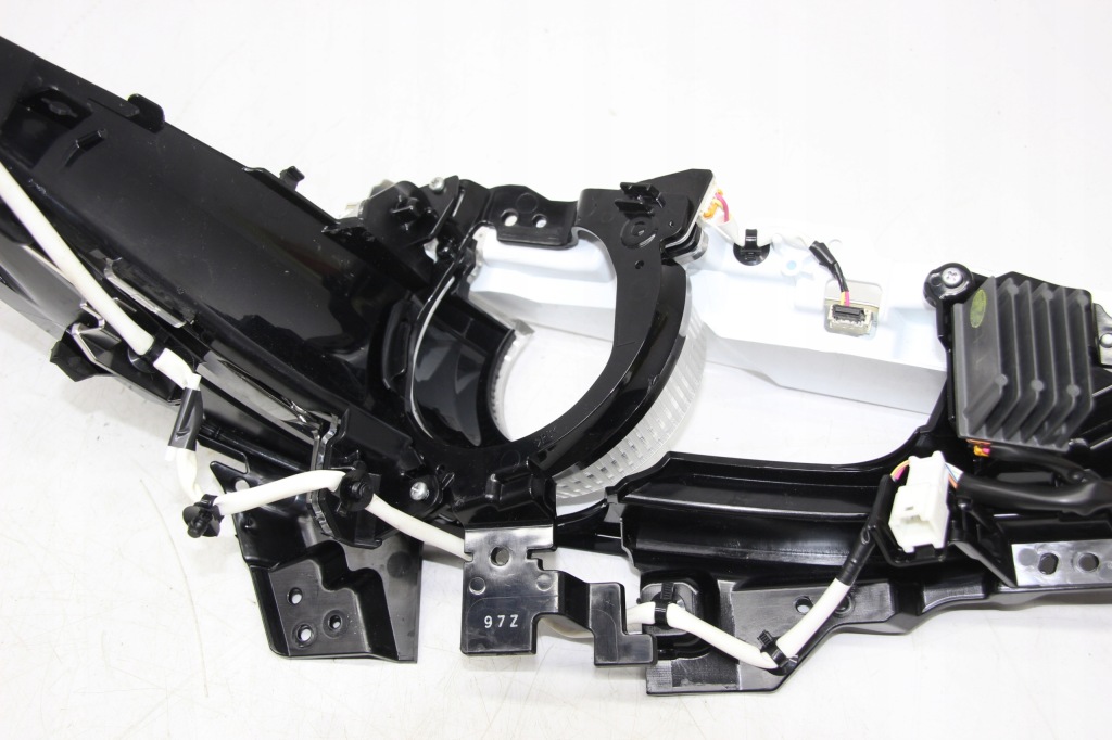 Купить Середина вкладыш фары левый перед led mazda cx30 2019-