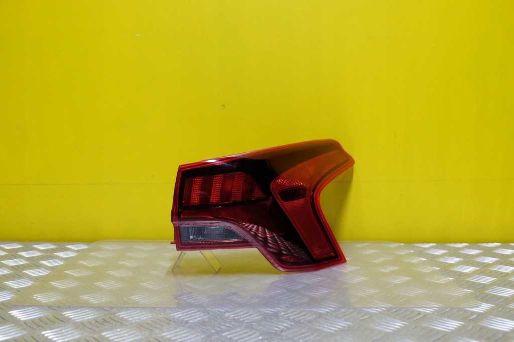 фото №1, Hyundai santa fe 2021 2022- лампа задняя правая usa