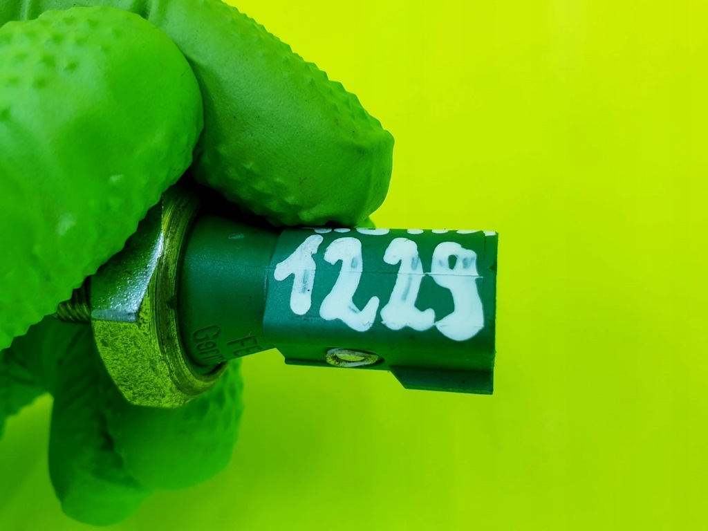 фото №7, Датчик давления масла s6 c7 s7 c7 a8 4.0 tfsi ctg 079919081d