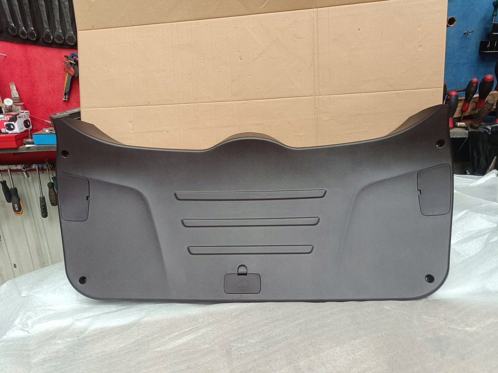 фото №1, Hyundai ix35 - обшивка кришки багажника