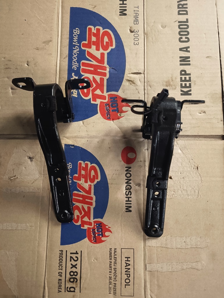 фото №5, Bmw i3 петля петли крышки задняя комплект 7296774 7296773